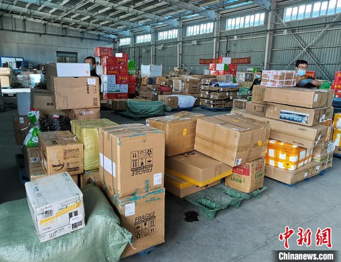 探访乌鲁木齐大型国际物流园：“物”从全国来“流”到四海去